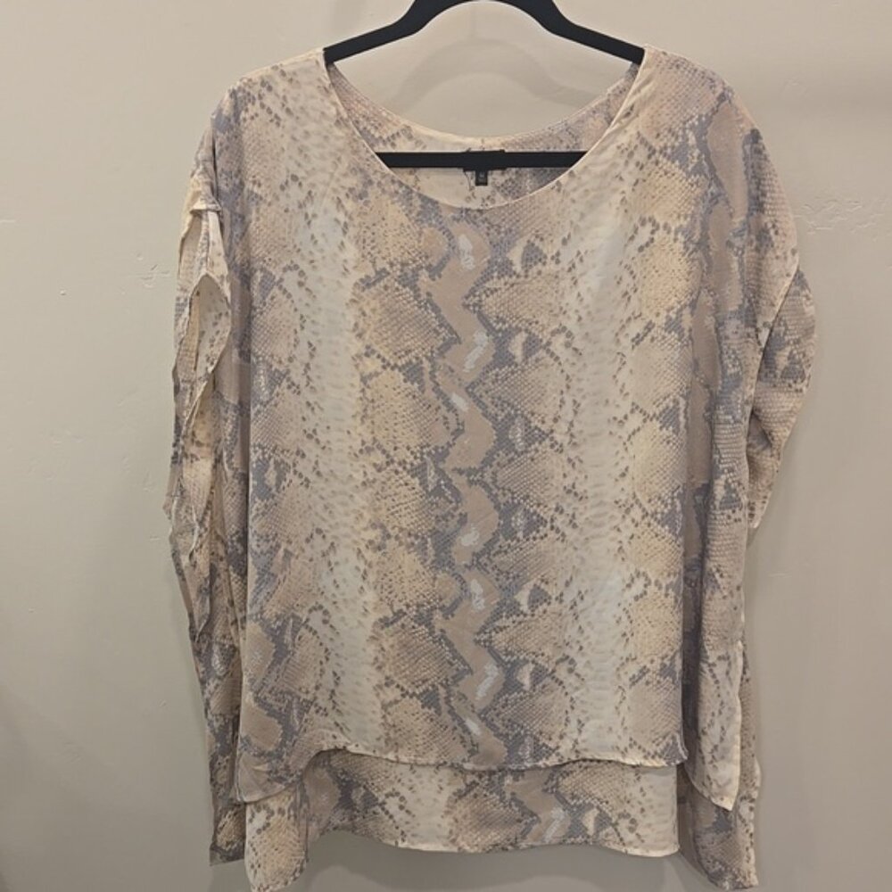 Buckle black oversized flower top snakeskin